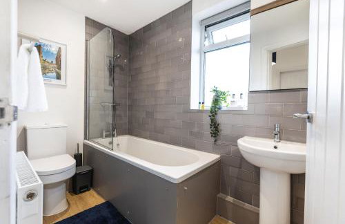 The Heart - Cosy 3 bedroom house with double driveway and Garden in Manchester - Foto 53