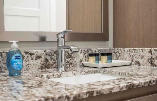 Fitness Room Pool Univ Research Park and Parking - Foto 22