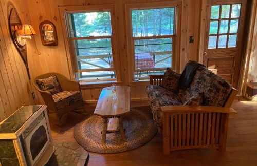 Secluded River Overlook Cabin on 160 acres. - Foto 7