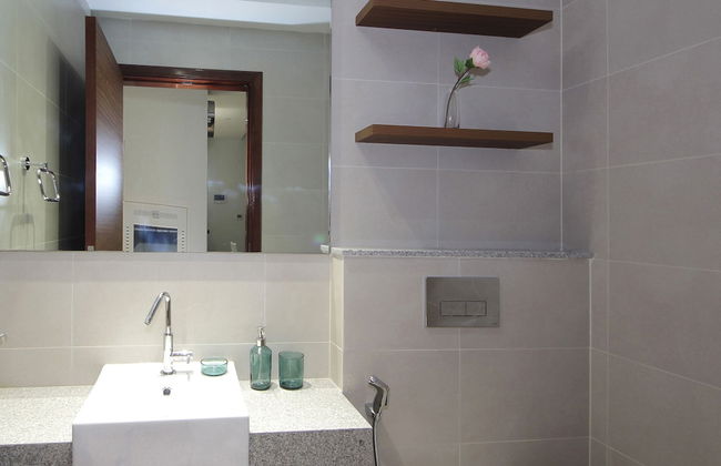 Luxury StayCation - Spacious Apartment Amidst Lush Green Parks - Photo 21