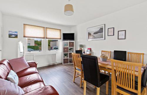 Cosy 2-BDR Apartment & 15 minutes to Edinburgh by train & Free Parking - Foto 9