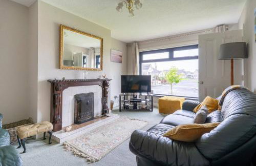 3-Bed Portballintrae Home | Wi-Fi, Garden, Parking - Foto 15