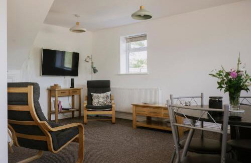 Coach House - Photo 16