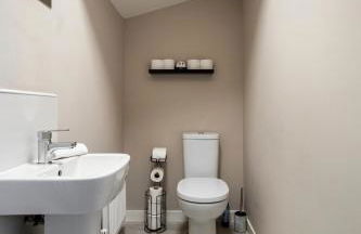 Superb 3 Bed Home Away from Home in Glasgow, just off M8 with free parking - Foto 20