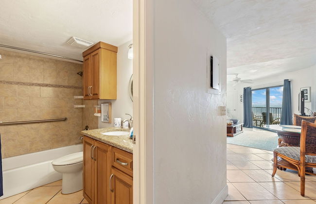 Ocean View Suite w Pool Hot Tub Beach Access - Photo 15