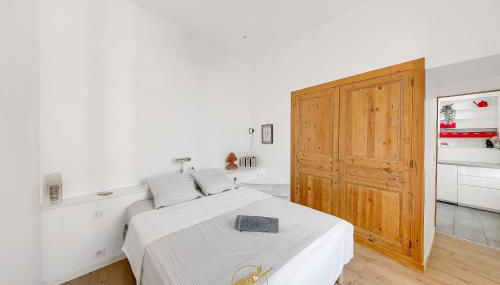 Grand T2 Hausmannien face à la Gare Hyères - THD Fibre - Park Proche - Clim - Foto 2, towels, wardrobe