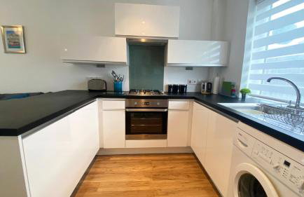 Comfy 2 bed house located at Wareham train station - Photo 7