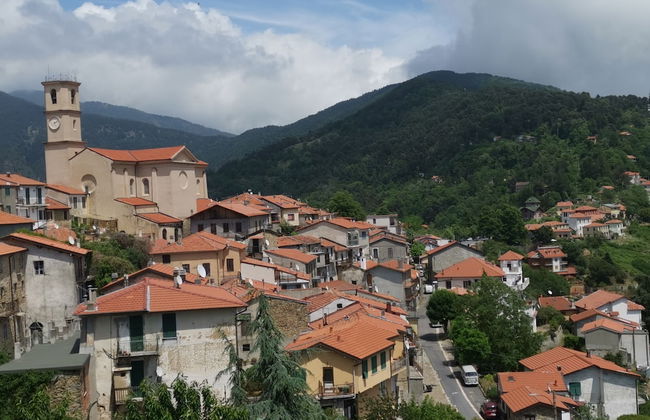 Cozy Mountain Apartment Retreat in Bajardo - Foto 39