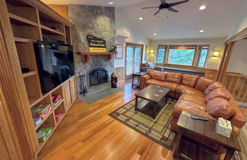 FC43 Renovated cozy spacious cottage with AC, air hockey, wifi close to ski trails! - Foto 3