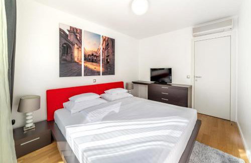 Hermosa Luxury Apartment - Photo 22