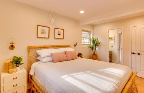 Lakefront Zirconia Home with Boathouse and Dock! - Foto 14