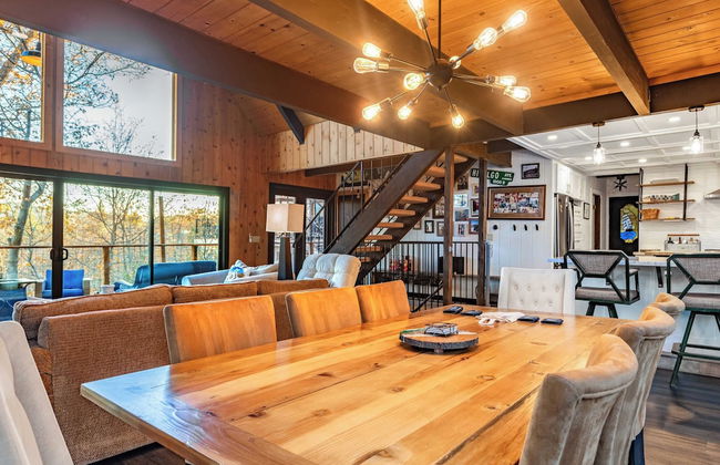 Legacy Lodge by Avantstay Upper-level Retreat Deck, Hot Tub - Foto 35