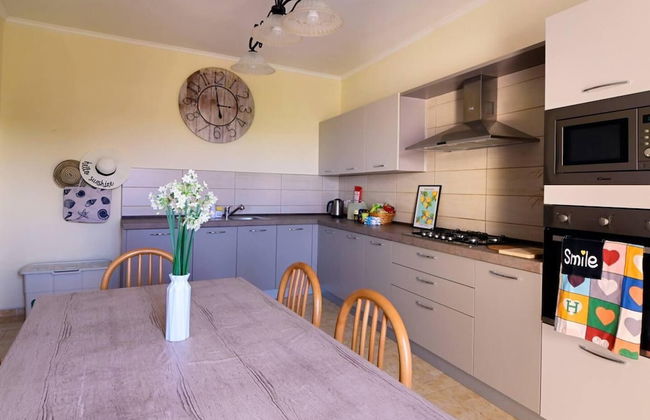 Peaceful Haven With Stunning Views Close to sea - Foto 10