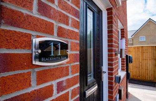 Luxury 5BDR with City Access, Free Parking and Wi-Fi - Photo 26