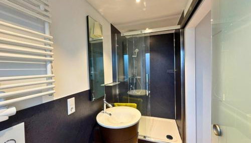 Top Apartment in Kranenburg - central & quiet - terrace and large windows - incl parking, fast WiFi, Box-Spring bed, washer & dryer, Netflix - Foto 5, towels, Shower