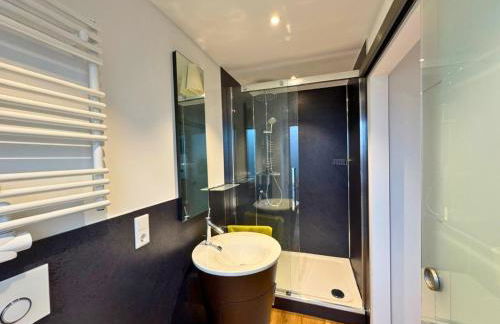 Top Apartment in Kranenburg - central & quiet - terrace and large windows - incl parking, fast WiFi, Box-Spring bed, washer & dryer, Netflix - Foto 5