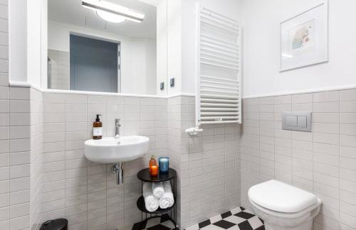 H11 Aparthotel - Photo 70