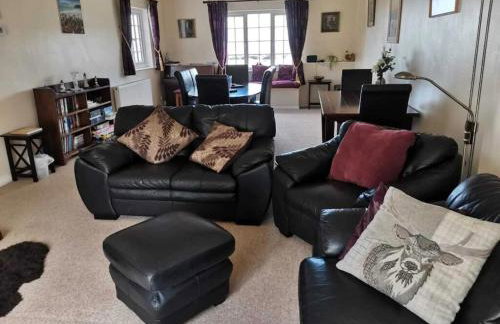 Sea views, private garden, comfortable family and dog friendly home - Foto 4