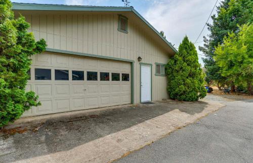 Scenic Riverfront Escape with Sauna in Junction City - Foto 26