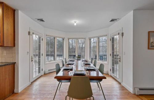 Secluded 9BR Getaway, Pool, Hot Tub & Huge Deck - Foto 8