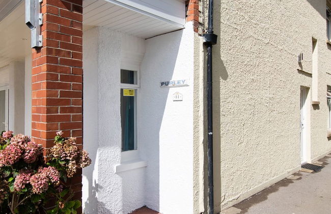 Beautiful Beachfront House wth Balcony Sea Views - Foto 27