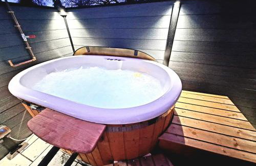 Stylish Escape With Wood-Fired Hot Tub - Foto 14