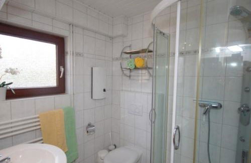 6 Personen Ferienhaus mit 4 Schlafzimmern, Infrarotwaermekabine, mit Blick auf den Weltschiffahrtsweg in Otterndorf - Foto 10