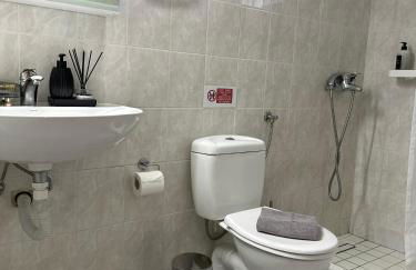 Jo's Studios - Photo 13