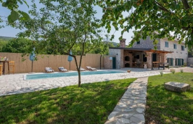 Adorable Holiday Home With Swimming Pool - Foto 17