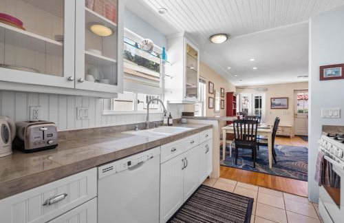 Stunning beach home - steps2sand, AC, Large Patio and Fast Wifi! - Foto 24