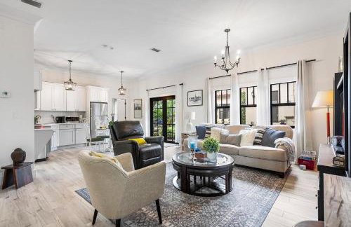 Elegant 4BR Home Guest House Private Yard - Foto 46