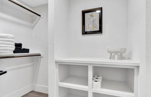 Dallas Escape w/ Rooftop + Yard • Sleeps 10 - Foto 29