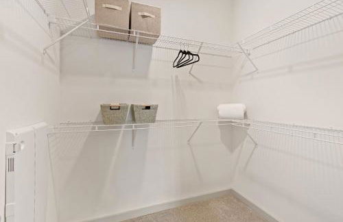 Polished Contemporary 2BR 2BA Private Balcony - Foto 11