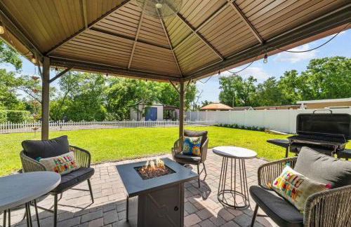 New Design-Movie Night Bar-Fire Pit-Hammocks-Games - Foto 34