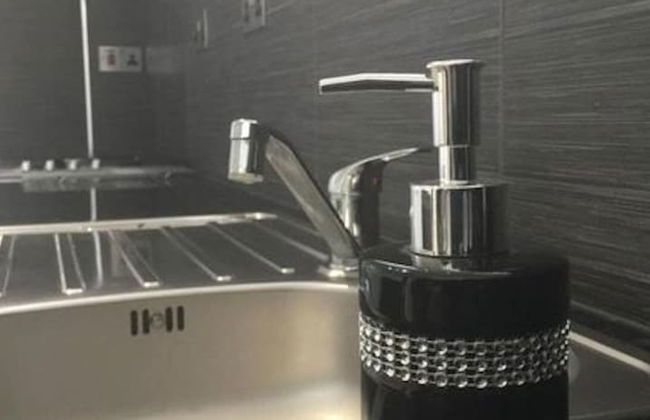 Small Modern Comfortable 2 Bedroom Apartment - Cmyr - Foto 39