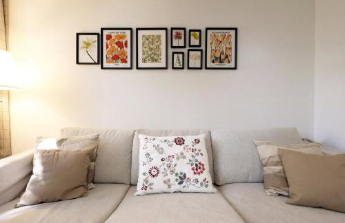 Modern Comfort Near Castle St with WiFi & Parking! - Foto 1