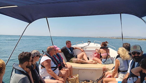 Bain de soleil sur le bateau