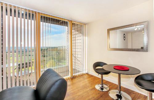 ShortstayMK Vizion apartments, with free superfast wi-fi, parking - Foto 106