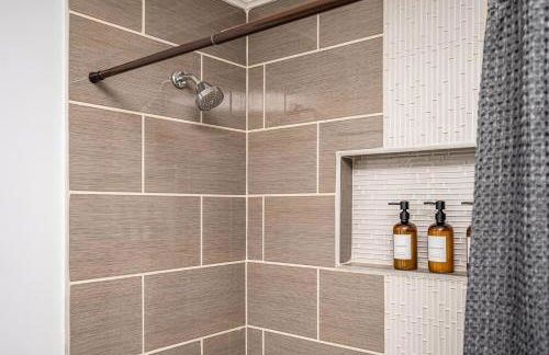 NEW Spacious Decatur Oasis w Fire Pit, Mins to ATL - Foto 17