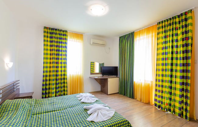 2 Bedroom Apartment in Dafinka Guest House - Photo 9