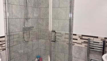 Cosy studio with kitchenette and private bathroom - 15mins to Central London! - Foto 3, Shower