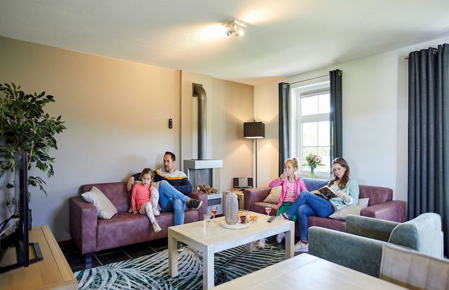 Villa With Sauna & Bubble Bath in Limburg - Photo 4