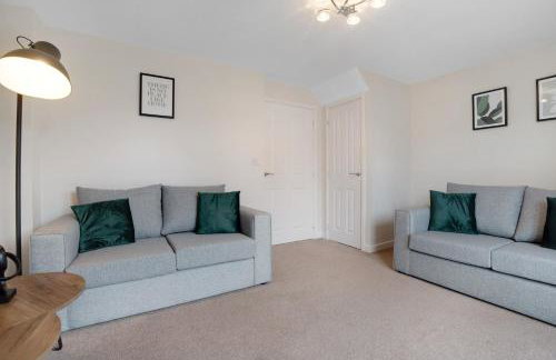 NEW! Stylish 2-Bed Home by Stay With Us, Ideal for Families, Sleeps 4! - Foto 16