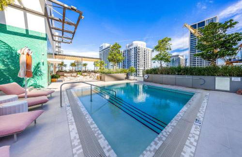 Modern Chic 1BR Downtown with Rooftop Pool & Views - Foto 25