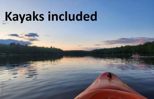 Lakefront Cabin with Loft and Bar - Foto 15