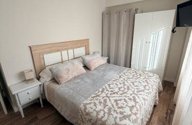 Apartamento con terraza y parking en primera línea - Foto 4