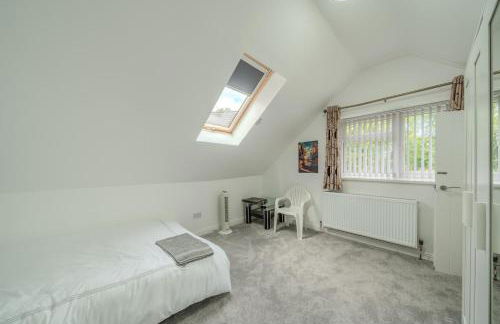 Modern 4-Bed Retreat in Prestwich, Perfect for Weekend Getaways - Foto 11