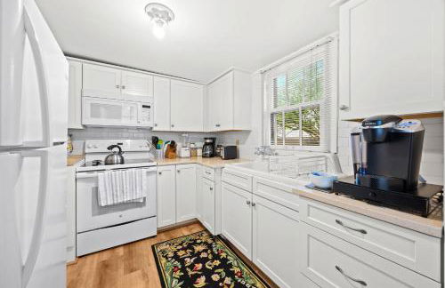 Stunning Cottage in Famous KY Garden -Sleeps 2 - Foto 26