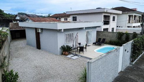 Brusque: Casa aconchegante com piscina - Foto 3