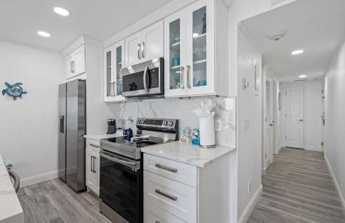 Sunset Paradise - Find yourself in Tampa - Photo 12